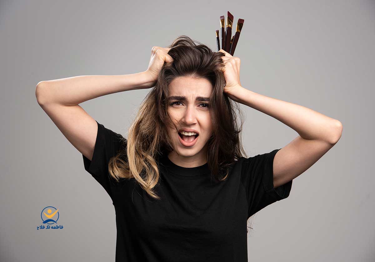 نشانه رفتارهای سرکشانه دختران نوجوان