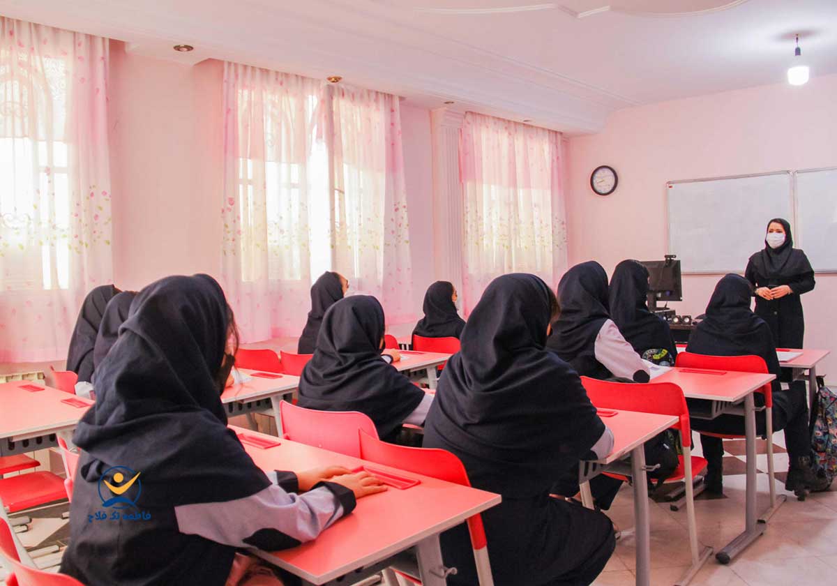 افت تحصیلی دختران دبیرستانی